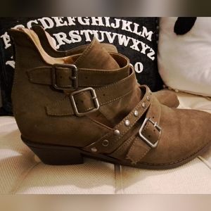 Womens Olive Green Booties, Torrid Brand, Size 9 (US)